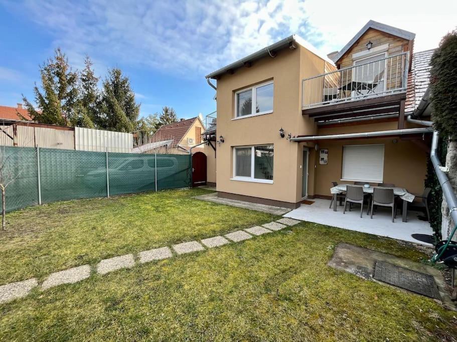 Rabbit Apartman Mosonmagyaróvár Eksteriør billede