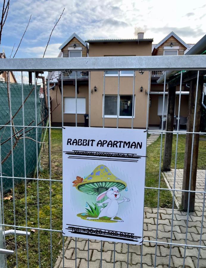 Rabbit Apartman Mosonmagyaróvár Eksteriør billede